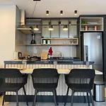 Lindo Apartamento Com Banheira E Linda Vista A 500 M Do Capivari